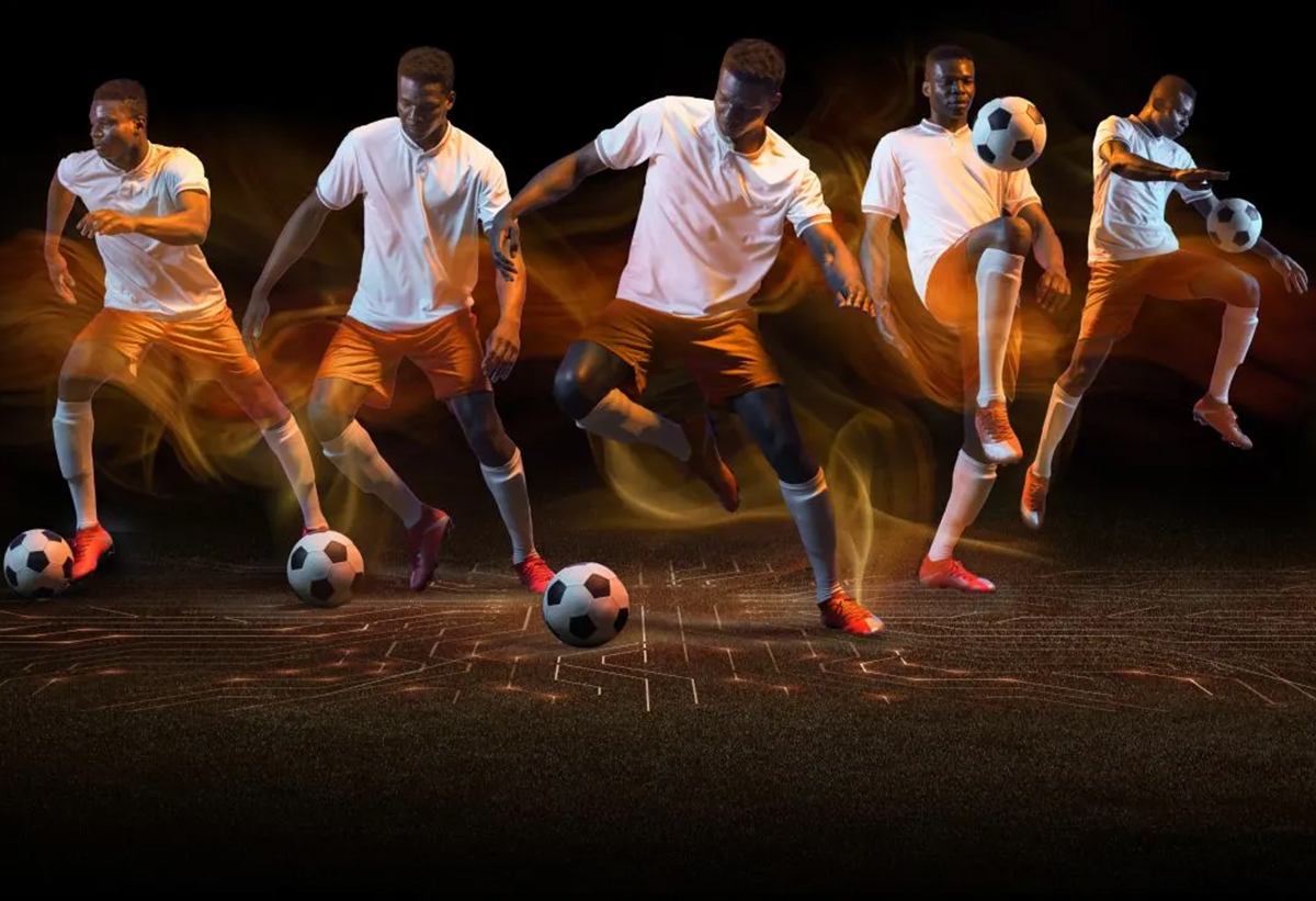 Απεικονίζεται αθλητής να παίζει ποδόσφδαιρο σε διάφορες θέσεις.